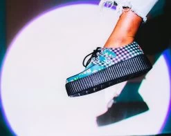 Floral Hodgepodge Viva Creeper -Urban Sole Shop V3039 lifestyle 2 1b7788cc 6251 4b88 a4d4 30e641244b0c